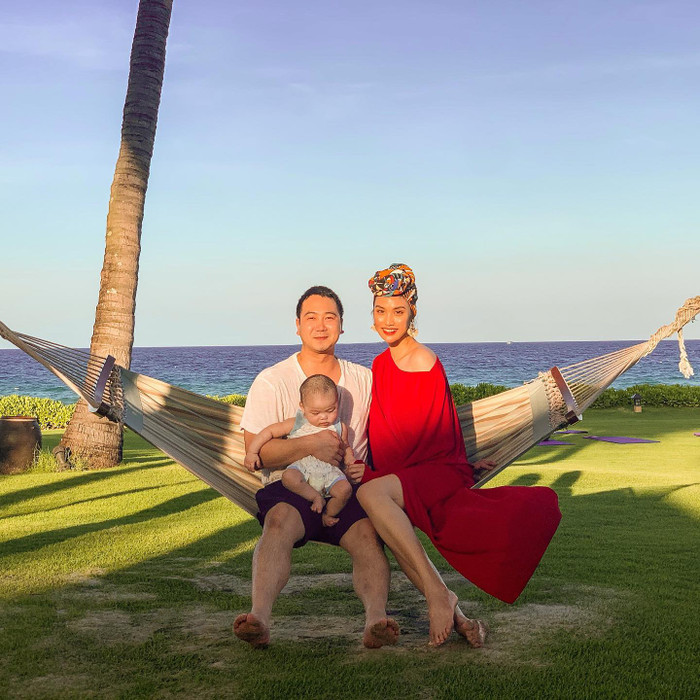 Nhìn hình ảnh của cặp đôi, khó ai nghĩ cả hai đều đã lên chức bố mẹ 