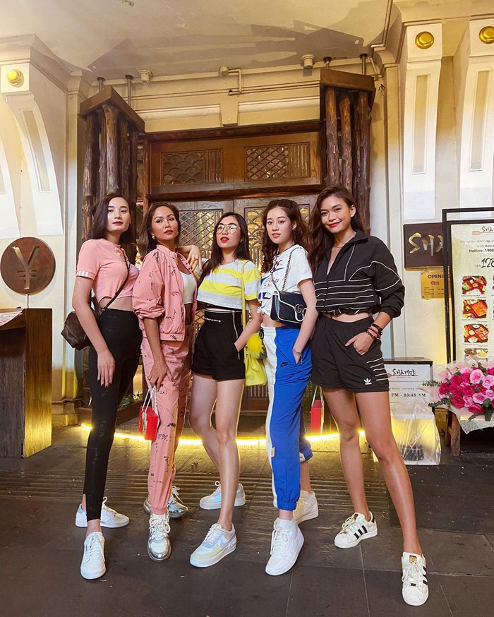 Khánh Vân 'khuynh đảo' fan sắc đẹp bằng layout mới tóc xoăn - mắt hút hồn chuẩn 'beauty queen' Ảnh 5