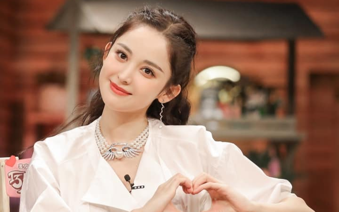 Bí quyết dưỡng da trắng hồng của 'mỹ nhân Tân Cương' Cổ Lực Na Trát Ảnh 2