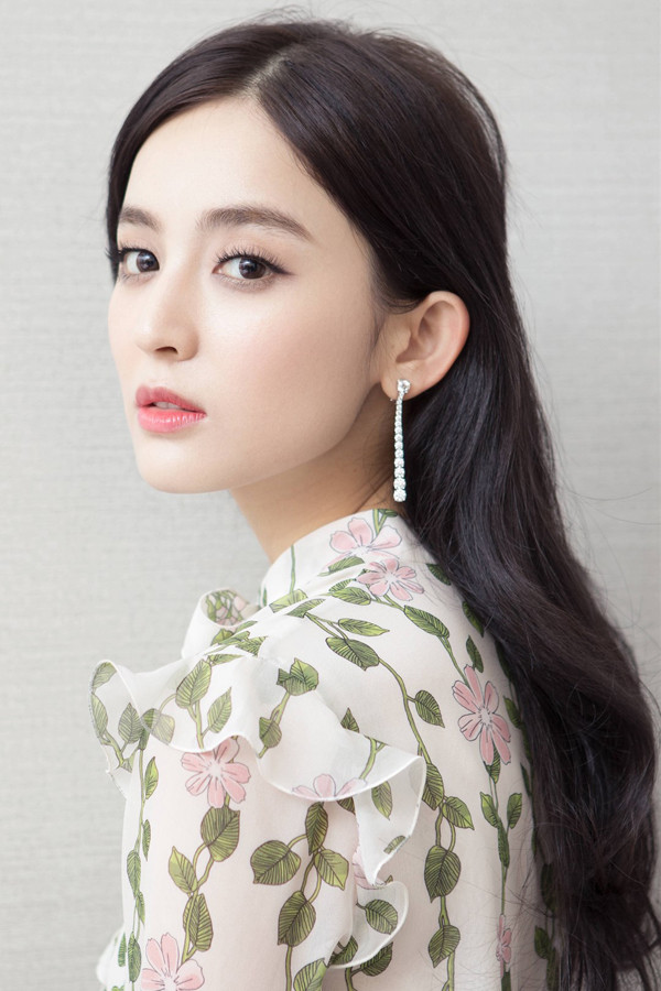 Cổ Lực Na Trát là một trong những sao nữ Trung Quốc có làn da trắng, ít khuyết điểm