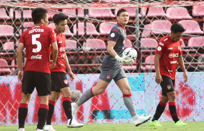 Đặng Văn Lâm trở lại đội hình chính của Muangthong United.