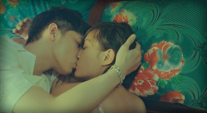 Những khoảnh khắc tình tứ của cả 2 khiến fan phát hờn.