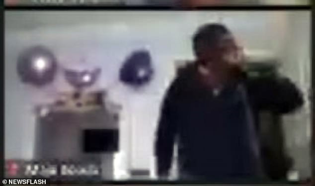 Vụ cướp bóc trắng trợn này xảy ra hôm 4/9 tại thành phố Ambato, tỉnh Tungurahua thuộc miền trung Ecuador. 