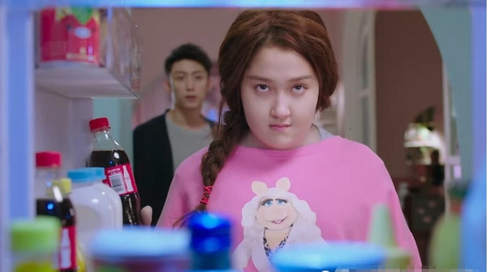 Quan Hiểu Đồng đã hi sinh gương mặt xinh đẹp để hóa trang thành cô gái mũm mĩm