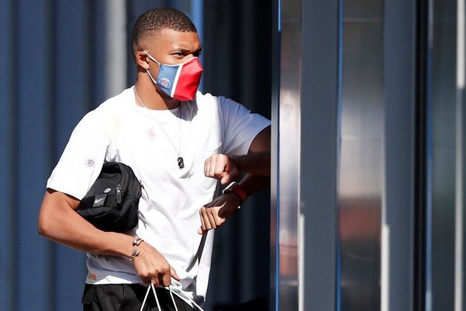 Mbappe phải cách ly tại nhà riêng sau khi dương tính với Covid-19.
