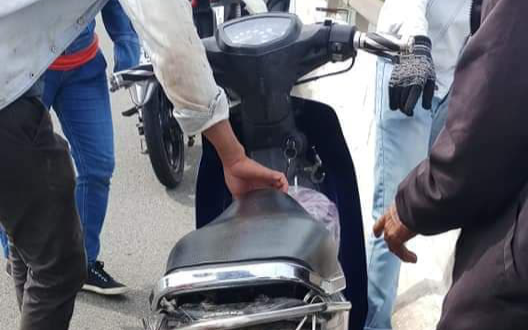 Thanh niên bỏ xe máy, ví tiền trên cầu rồi nhảy sông, bơi về nhà Ảnh 2