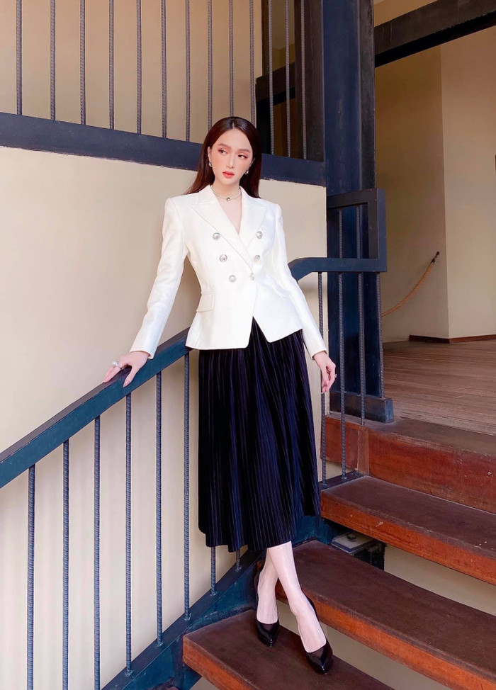 Hương Giang diện vest sang, fan mê mẩn nhan sắc nữ chủ tịch.