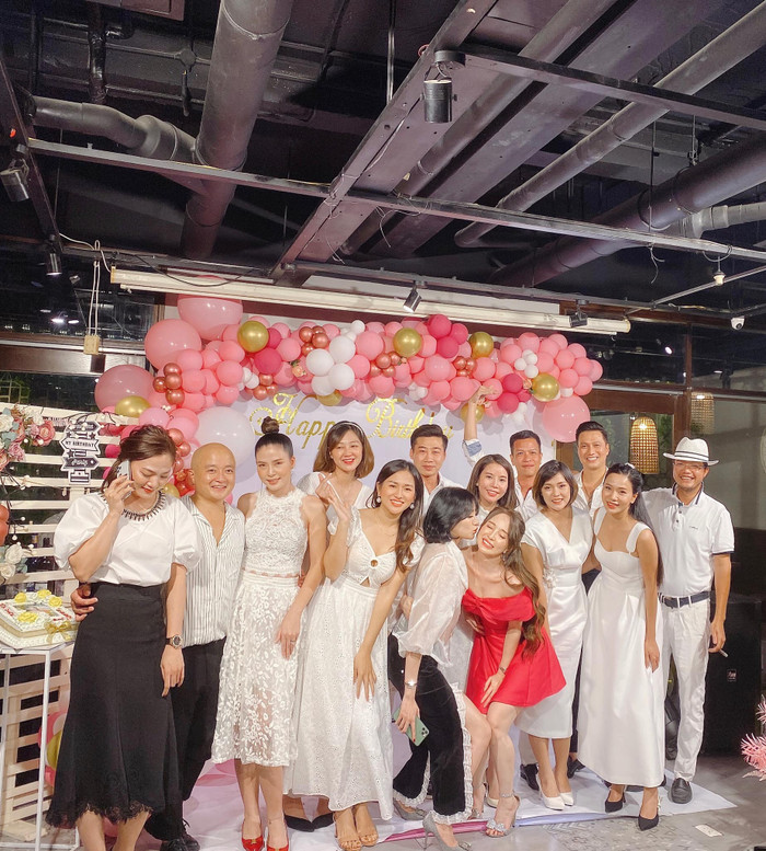 Quỳnh Nga đã có buổi tiệc mừng sinh nhật hoành tráng bên hội bạn thân vào tối 7/9