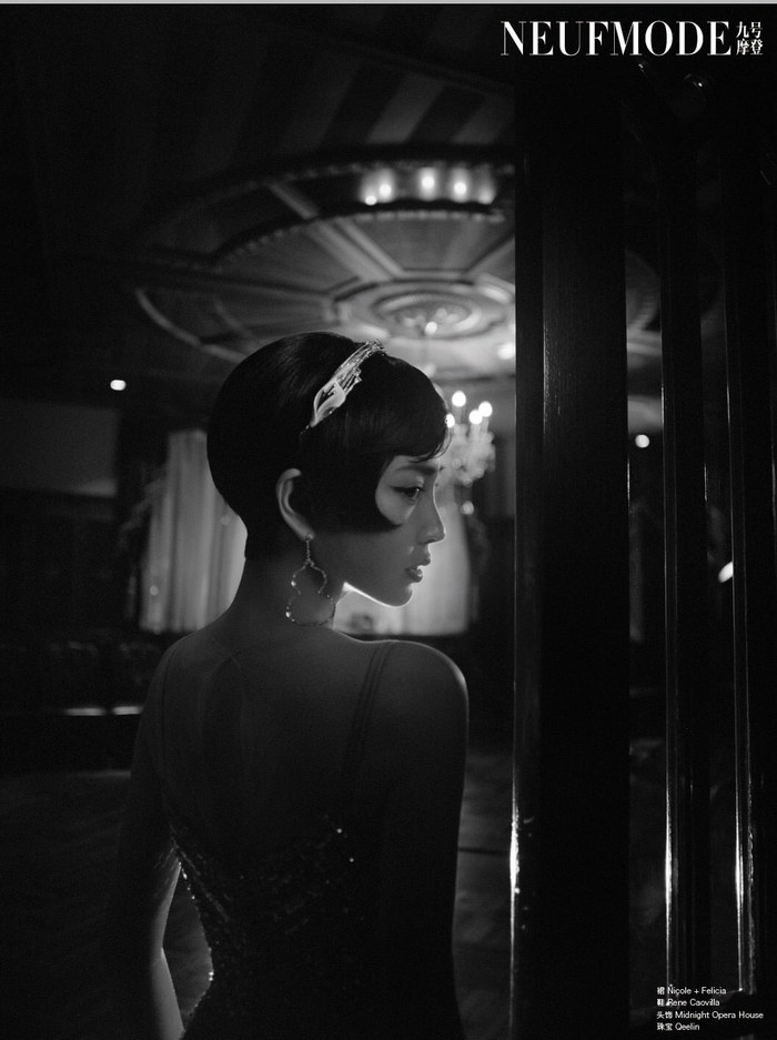 Angelababy mang đến hình ảnh cô gái phóng khoáng, đỏm dáng, hoa mỹ của thập niên 20 trở nên chân thực hơn bao giờ hết