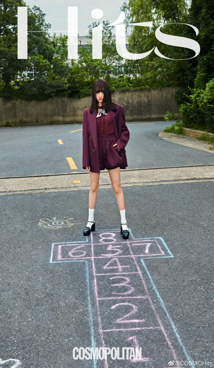 Quan Hiểu Đồng như biến thành 'cô nàng mũm mĩm Lâm Hiểu Hi' đời thật khi để mái ngang Ảnh 13