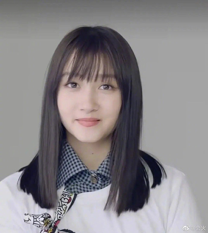 Hình ảnh được cắt ra từ video phỏng vấn với Cosmopolitan