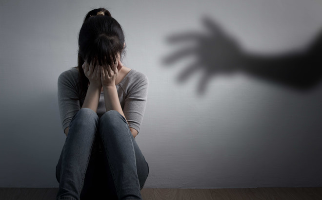 Phẫn nộ vợ vừa mất 49 ngày, gia đình phát hiện người chồng nghi bạo hành, cưỡng dâm con gái Ảnh 2