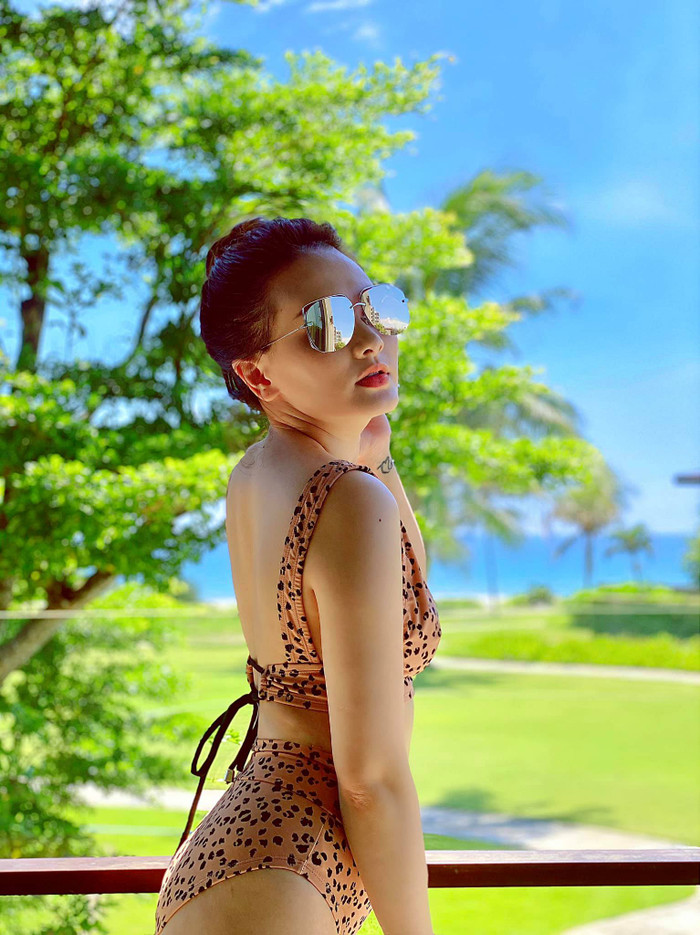 Nhiều người còn trêu rằng việc Bảo Thanh chăm diện bikini gợi cảm chính là nhờ ông xã cô luôn chụp hình 'có tâm'