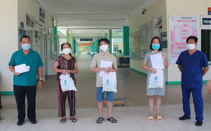 8 bệnh nhân mắc COVID-19 được công bố khỏi bệnh hôm nay Ảnh 2