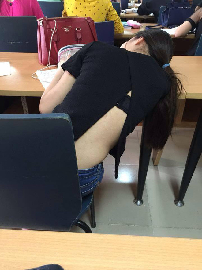 Những điểm nhấn, xẻ khiến cho nữ sinh nhiều phen phải khóc thét nếu như chứng kiến được những hình ảnh này