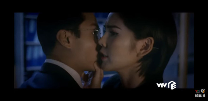 Tập 56 'Tình yêu và tham vọng': Sơn soái ca 'được' gái đẹp cưỡng hôn và cái kết đắng Ảnh 7