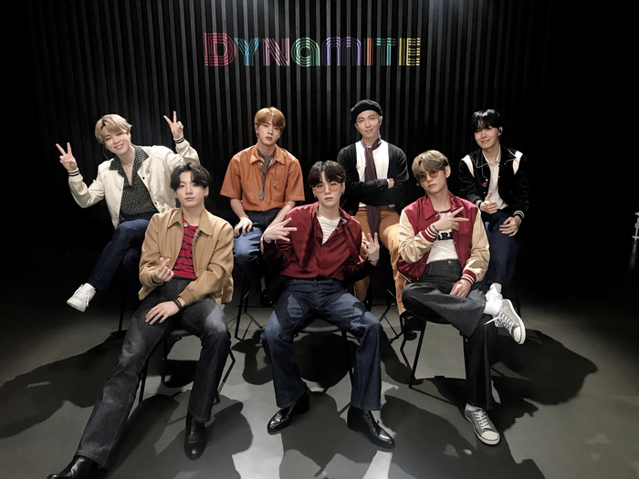 Những thành tích mà BTS mang về từ Dynamite cũng được Justin Bieber nhắc đến.