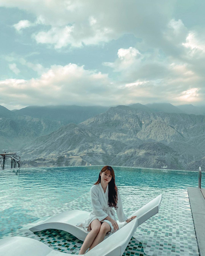 Bạn gái Quang Hải khoe khéo đôi chân thon dài bên hồ bơi 'cực chill' nhưng động thái dằn mặt anti-fan chuyên body shaming mới gây chú ý Ảnh 1