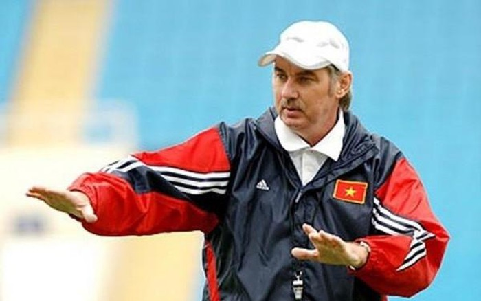 HLV Alfred Riedl và câu nói bất hủ: 'Bóng đá Việt Nam xây nhà từ nóc' Ảnh 2