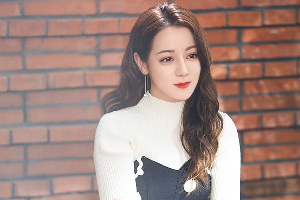 Gia Hành chèn ép Địch Lệ Nhiệt Ba, hợp đồng của hai bên sắp kết thúc? Ảnh 3