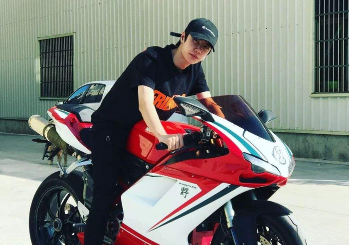 Vương Nhất Bác bỗng dưng trở thành đề tài bàn tán chỉ vì một phút lỡ lời nói sai Ảnh 7