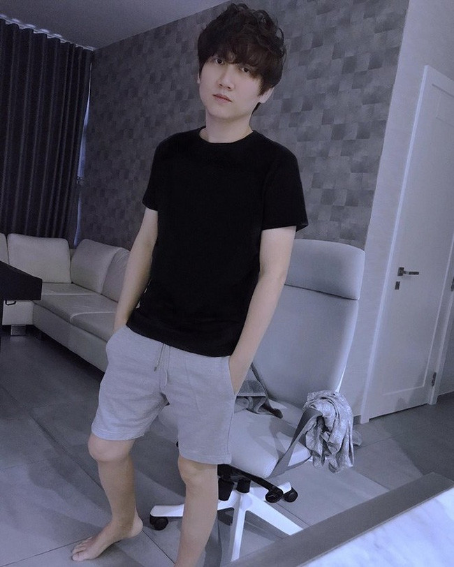 Ngoại hình cân đối lúc mới giảm cân lần đầu của Mr. Siro, có thẻ thấy nam nhạc sĩ trông vẫn rất cân đối và còn điển trai hơn