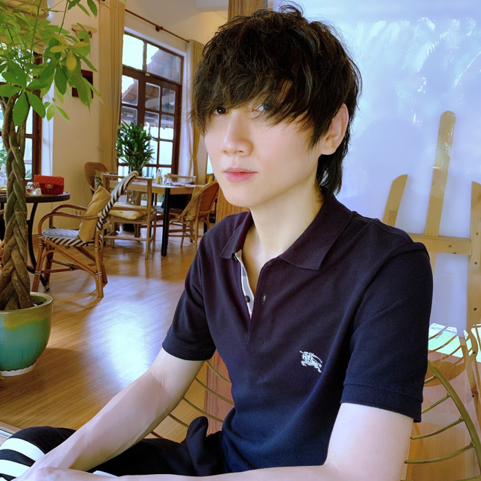 Mr.Siro gây hoang mang khi xuất hiện với hình ảnh gầy rộc, gương mặt hốc hác