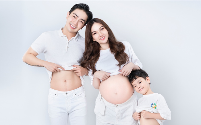 Sát ngày lâm bồn Thu Thủy khoe bộ ảnh hạnh phúc bên chồng và con trai Ảnh 2