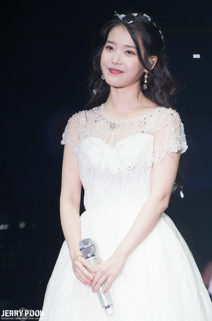 IU hứa hẹn sẽ là đối thủ đáng gờm cho đường đua Kpop cuối năm nay. 