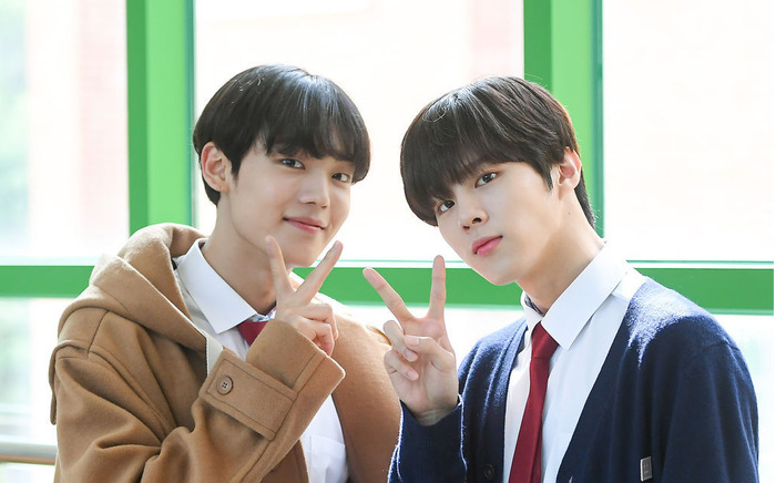 Á quân 'Produce X 101' Kim Woo Seok tựa nam thần trong đồng phục học sinh Ảnh 2