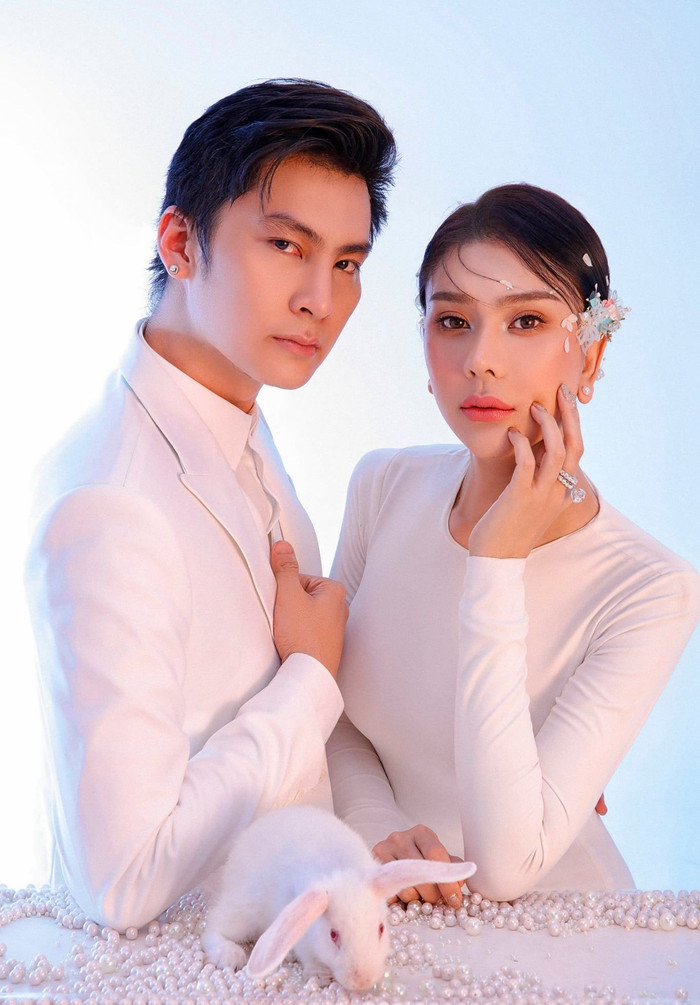 Lâm Khánh Chi đẹp tựa tiên nữ bên ông xã trong bộ ảnh kỉ niệm 4 năm ngày cưới