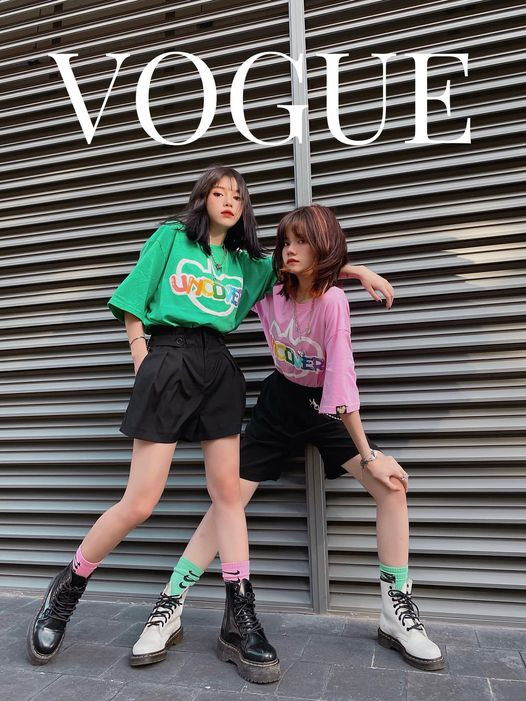 Linh Ngọc Đàm (áo xanh) và Đàm Minh Ngọc (áo hồng)