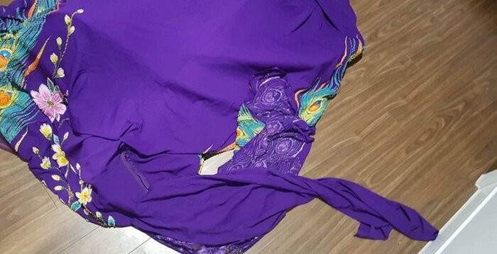 Trang phục dân tộc của Chi Nguyễn bị cắt nát là một sự cố hi hữu ảnh hưởng không nhỏ đến tâm lí của người đẹp, nhất là khi xảy ra trước chung kết chỉ vài giờ.