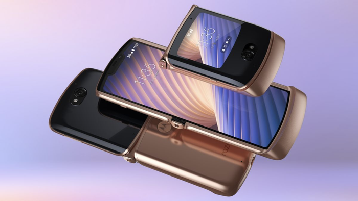  Motorola RARZ 5G vẫn giữ nguyên kiểu thiết kế màn hình gập vỏ sò như phiên bản cũ. (Ảnh: Motorola)