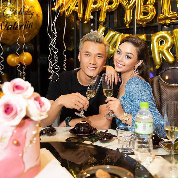 Tin đồn Bùi Tiến Dũng có mối quan hệ trên mức tình cảm với Dianka Zakhidova xuất hiện từ cả tháng trước, nhưng phải đến gần đây nàng mẫu sinh năm 2000 người Ukraine và chàng thủ môn quốc dân mới chính thức công khai.