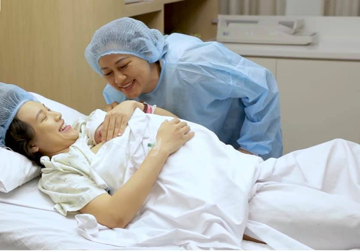 Mẹ Hoàng Oanh là người ở bên và chăm sóc cho cô và cả con trai trong thời gian vừa qua