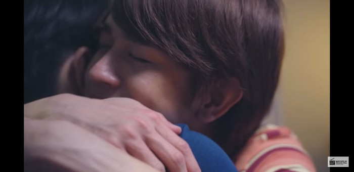 ''Tình yêu lần này không cần trở thành huyền thoại chỉ cần không quên ngày hôm qua và có nhau mãi mãi.''