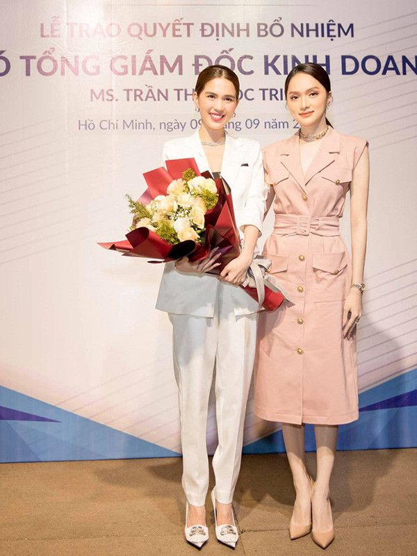 Đi nhận chức mới, Hương Giang