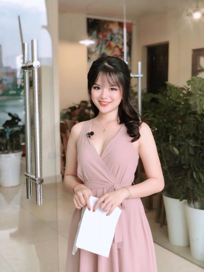 Xuýt xoa trước nhan sắc xinh đẹp, 'hack tuổi' của nữ MC VTV từng được mệnh danh là 'hotgirl chân ngắn' Ảnh 1