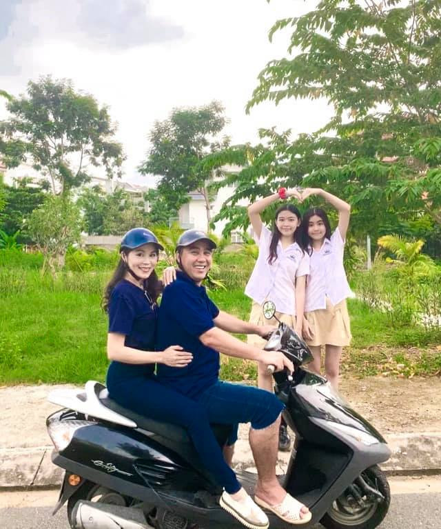 Hình ảnh giản dị mà tình tứ, ngọt ngào của gia đình MC Quyền Linh được anh chia sẻ mới đây