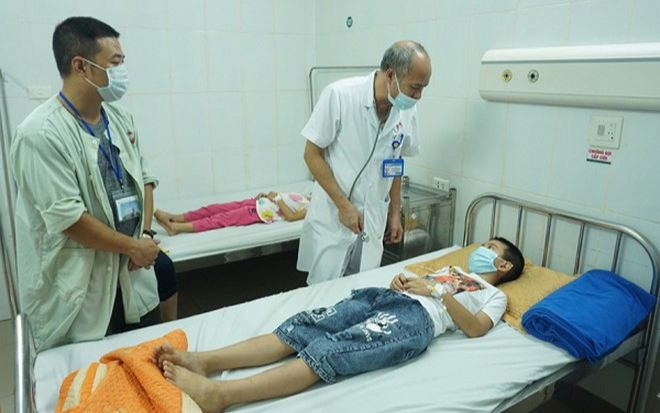 Nhiều học sinh Tiểu học ở Đông Anh ngộ độc sau bữa ăn bán trú Ảnh 2