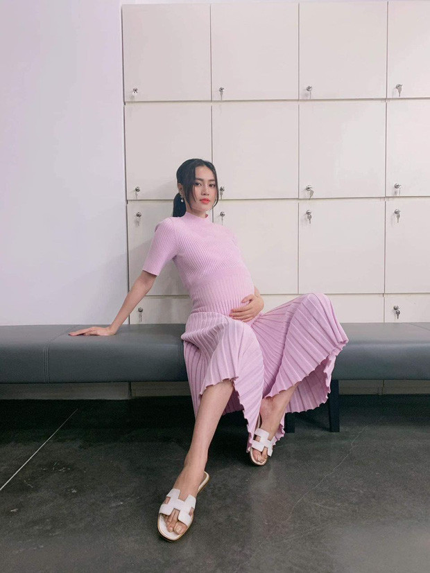 Hình ảnh Lan Ngọc để lộ vòng 2 to vượt mặt khiến nhiều người nghi ngờ đang mang thai.