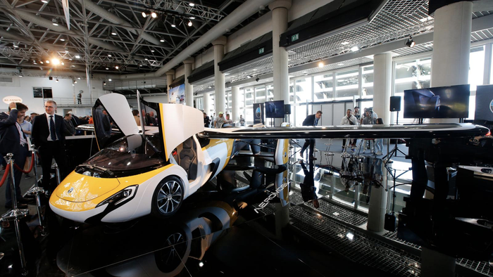 Vào cuối tháng 7 vừa qua, bang New Hampshire của Mỹ vừa là nơi đầu tiên trên thế giới cấp phép cho ô tô bay. (Ảnh: REUTERS/JEAN-PAUL PELISSIER)