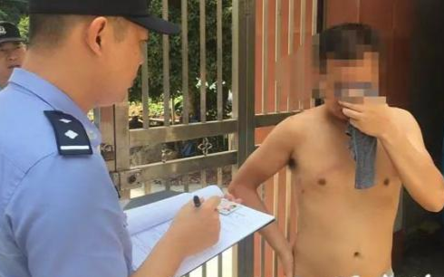 Chồng bị vợ cầm chổi đánh nát lưng, khi biết nguyên nhân ai cũng thốt lên: 'Bị đánh là đáng lắm' Ảnh 2