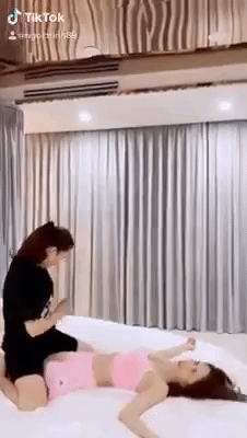Khoảnh khắc đáng yêu của Ngọc Trinh và trợ lý Thúy Kiều