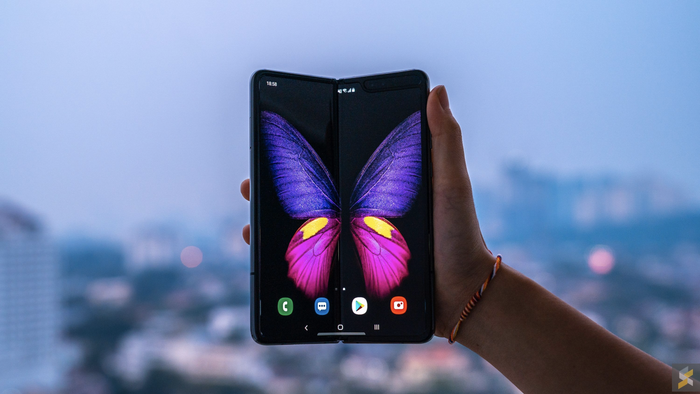 Samsung Galaxy Fold là điện thoại màn hình dẻo đầu tay của Samsung. (Ảnh: SoyaCincau)