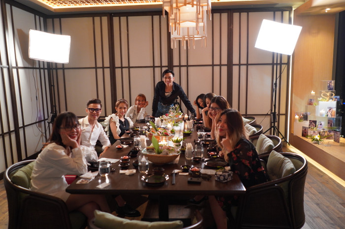 Từ trưởng FC, các fan cứng cho đến vợ chồng con gái Minh Nhựa - Joyce Phạm - cũng có mặt tham dự buổi tiệc.