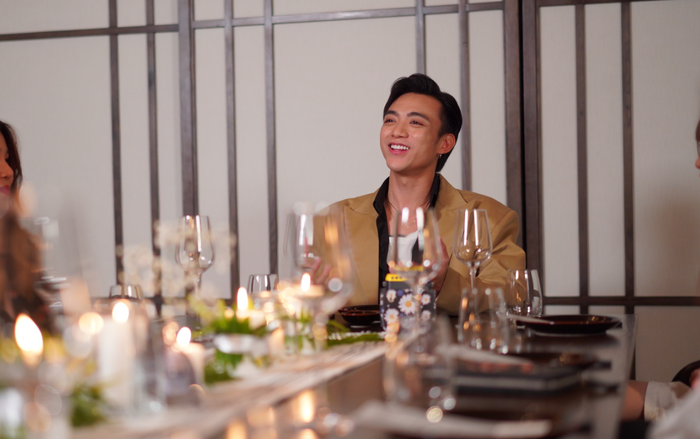 Soobin Hoàng Sơn làm tiệc sinh nhật với FC cùng 1 khách mời đặc biệt là vợ chồng con gái của đại gia Minh Nhựa Ảnh 2