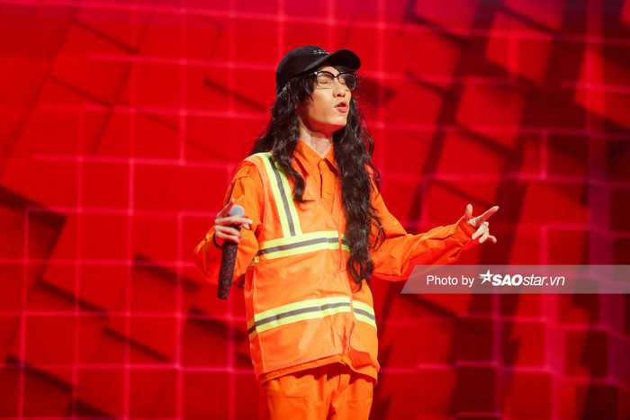 Fan King Of Rap 'sởn da gà' khi Chị Cả hóa thân thành nữ công nhân quét rác, làm mới hit Diva Hồng Nhung với lối chơi vần 'siêu dị' Ảnh 8