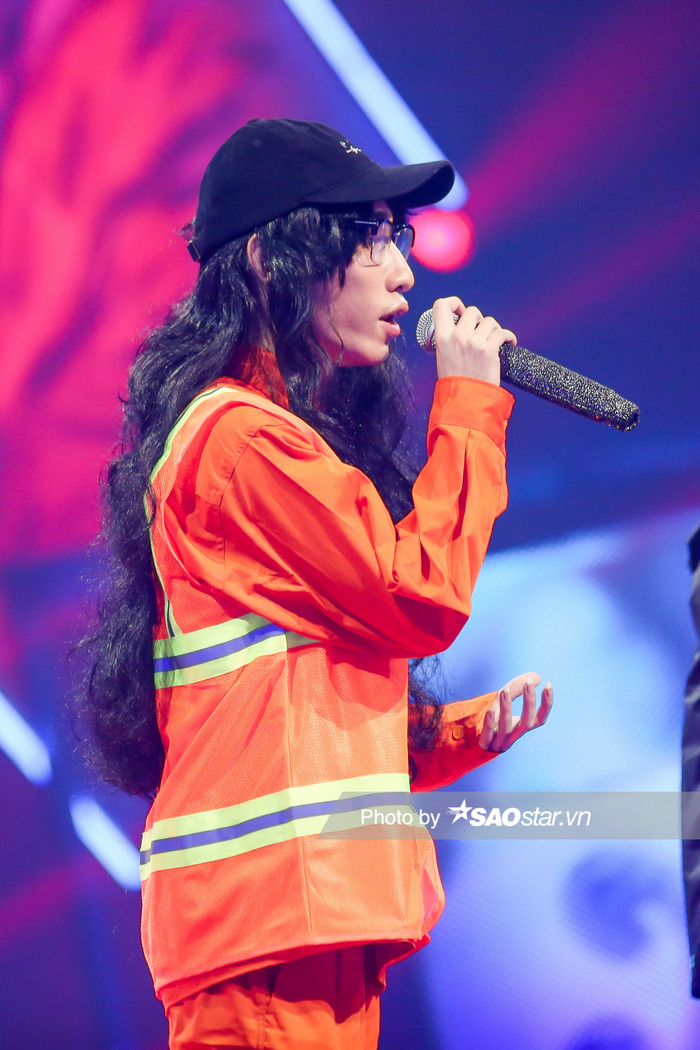 Fan King Of Rap 'sởn da gà' khi Chị Cả hóa thân thành nữ công nhân quét rác, làm mới hit Diva Hồng Nhung với lối chơi vần 'siêu dị' Ảnh 7